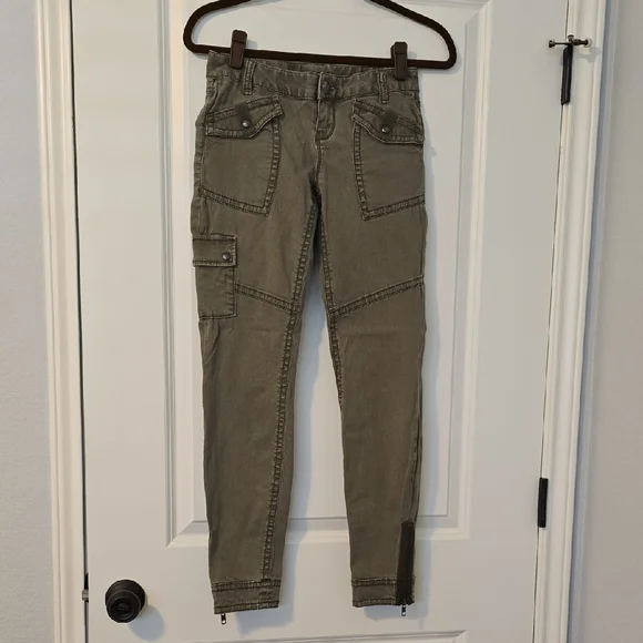 Express Olive Green Women's Cargo Pants. Size 00 Low Rise Fit - Picture 1 of 16